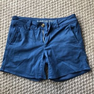 American eagle size 4 dark blue khaki midi shorts